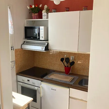 Avec Terrasse Et Jardin Privatif דירה קאבורג